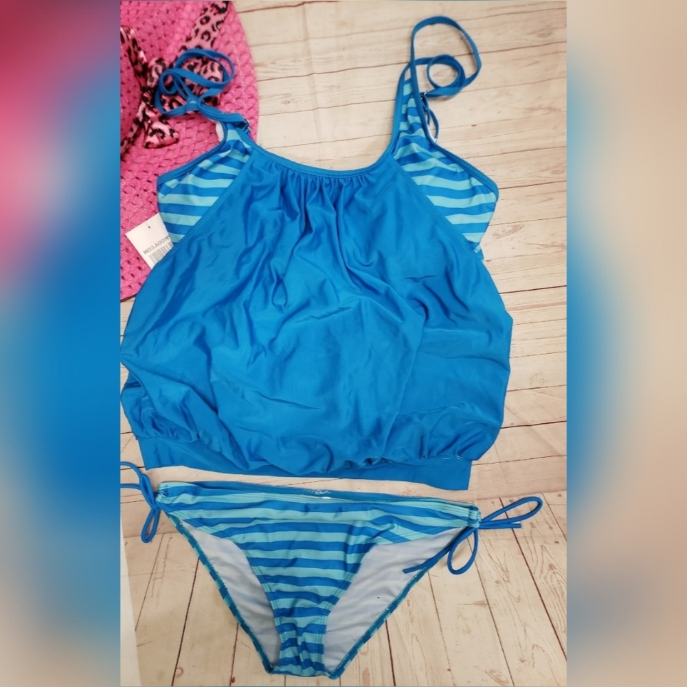 NWT🩱Turquoise and gray tankini (Last Pics For Fit Style Only.)